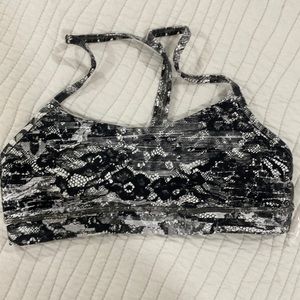 Like new never worn Lululemon Sports bra